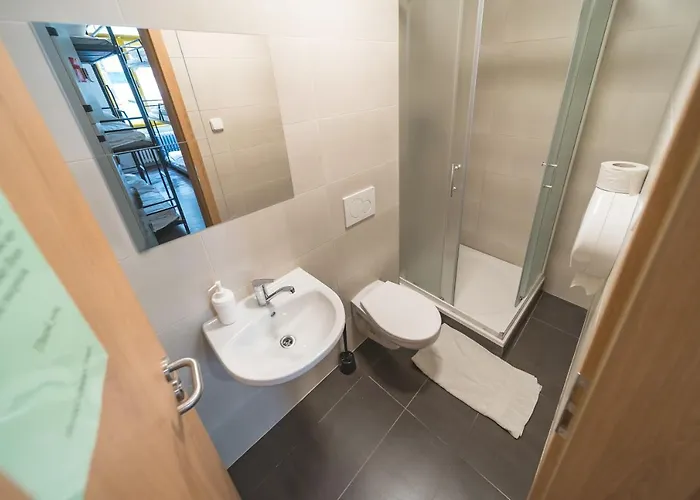 אכסניה Orange *