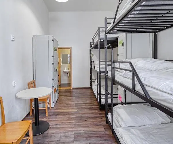 Orange אכסניה פראג